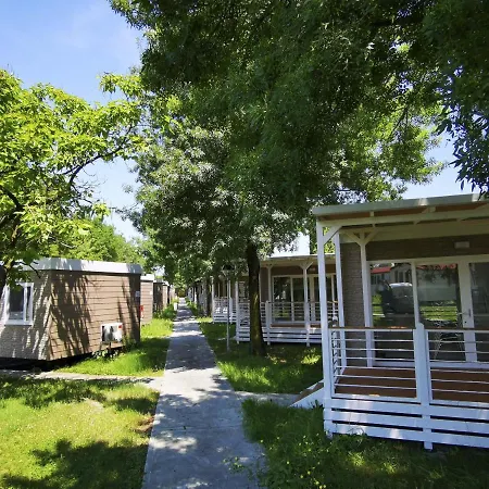 База відпочинку The Garda Village Сірміоне
