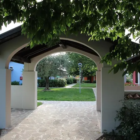 The Garda Village База відпочинку Сірміоне