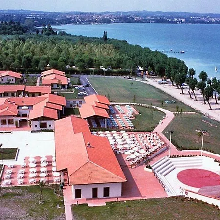 База відпочинку The Garda Village 4*