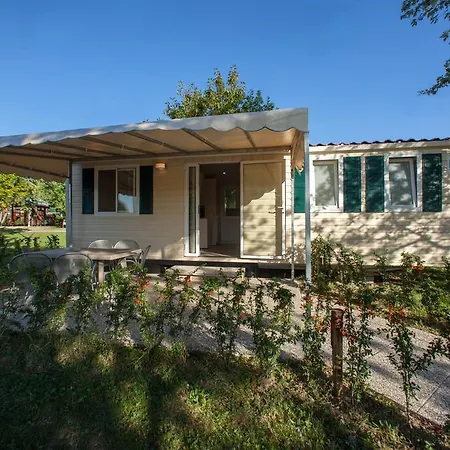База відпочинку The Garda Village Сірміоне